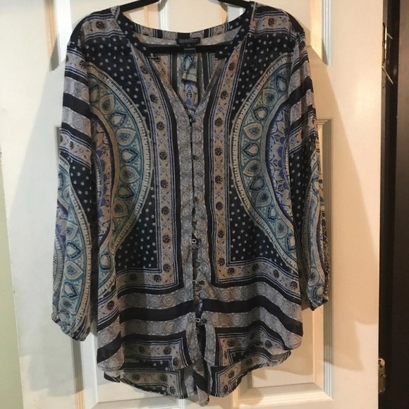 Button up blouse - Picture 2 of 5